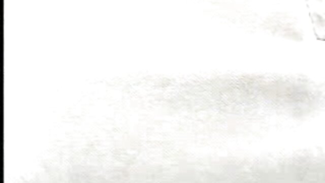 ముదురు జుట్టు గల అందమైన అమ్మాయి రెనీ పెరెజ్ తన బట్టలు వదిలించుకుని ఒంటరిగా వెళ్తుంది తెలుగు హీరోయిన్ సెక్స్ వీడియోస్